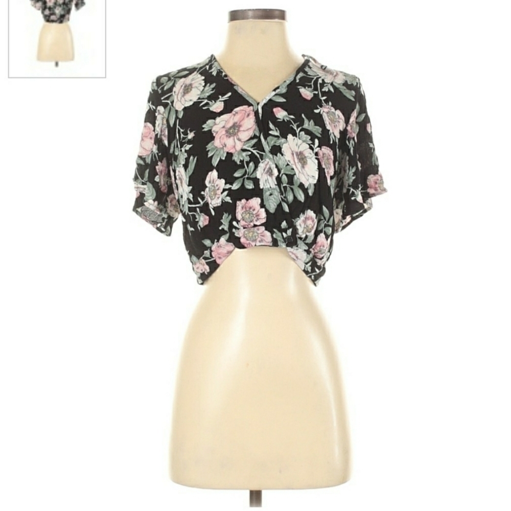 Xhilaration Crop Top